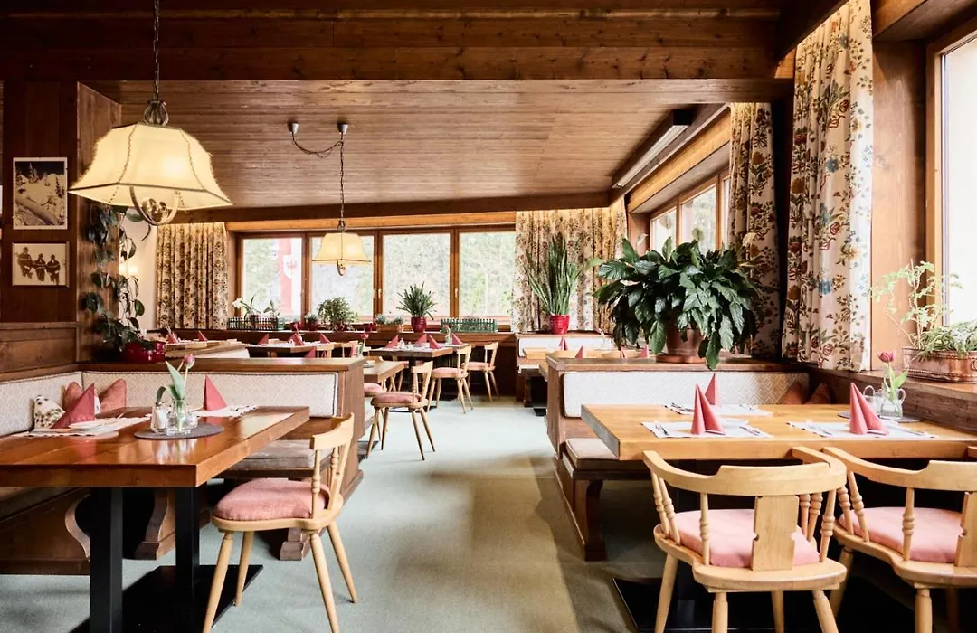 "Quality Hosts Arlberg Hotel Garni Moessmer"-1