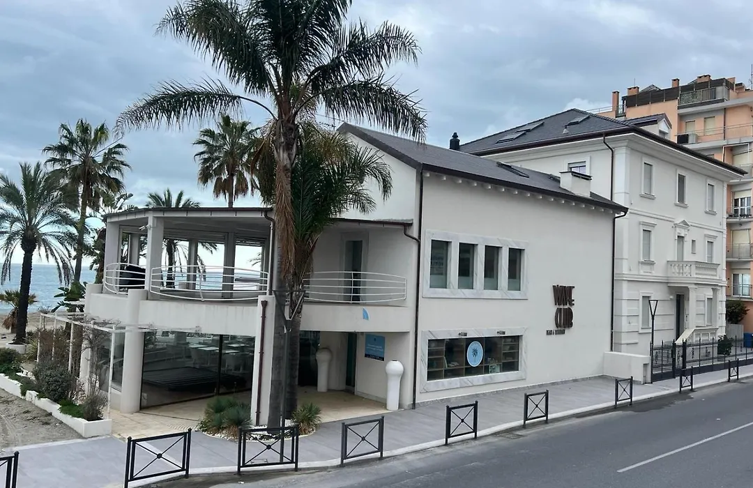 Hotel De La Plage-1