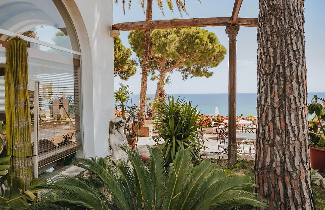 Hotel Roger De Flor By Seleqtta-1