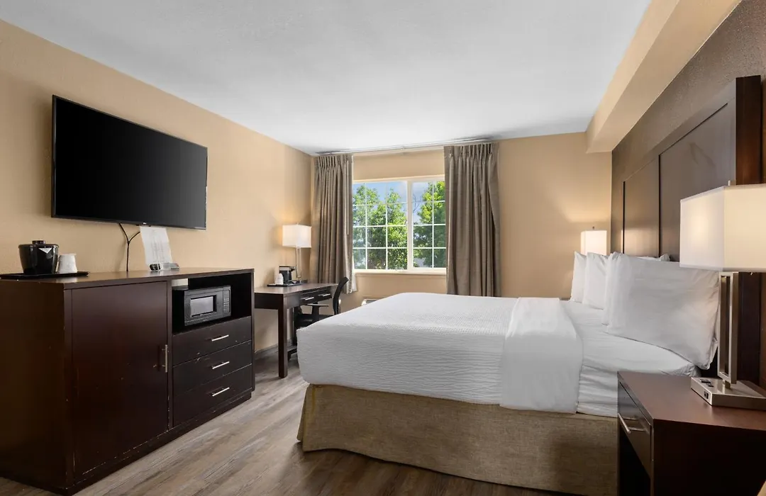 Ramada By Wyndham Portland-1