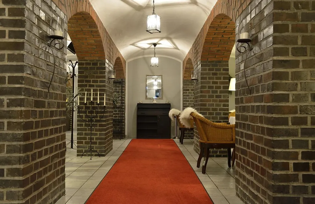 Land- und Golfhotel Alte Fliegerschule-1