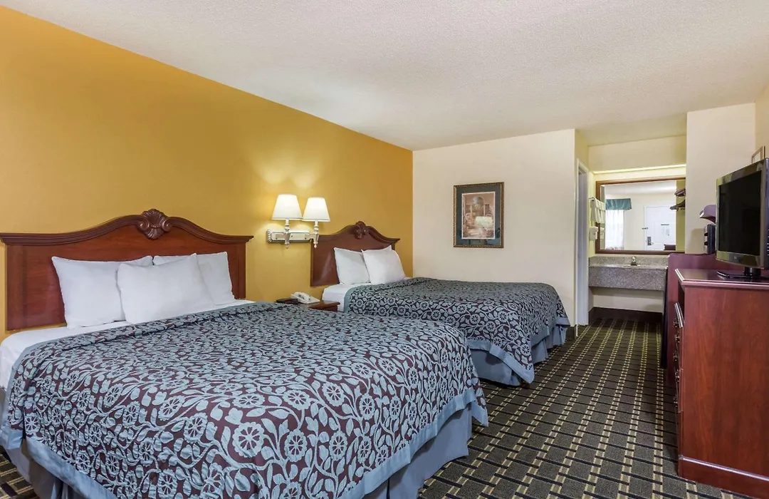 Days Inn & Suites By Wyndham Warner Robins Near Robins Afb-1
