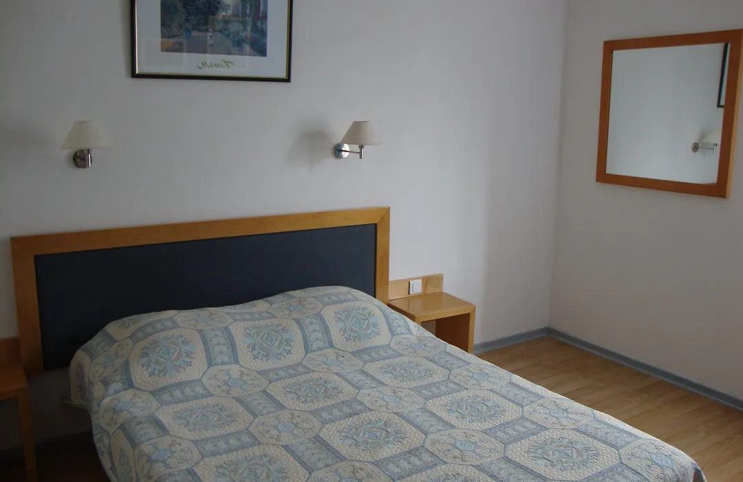 Hôtel Au Petit Languedoc-1