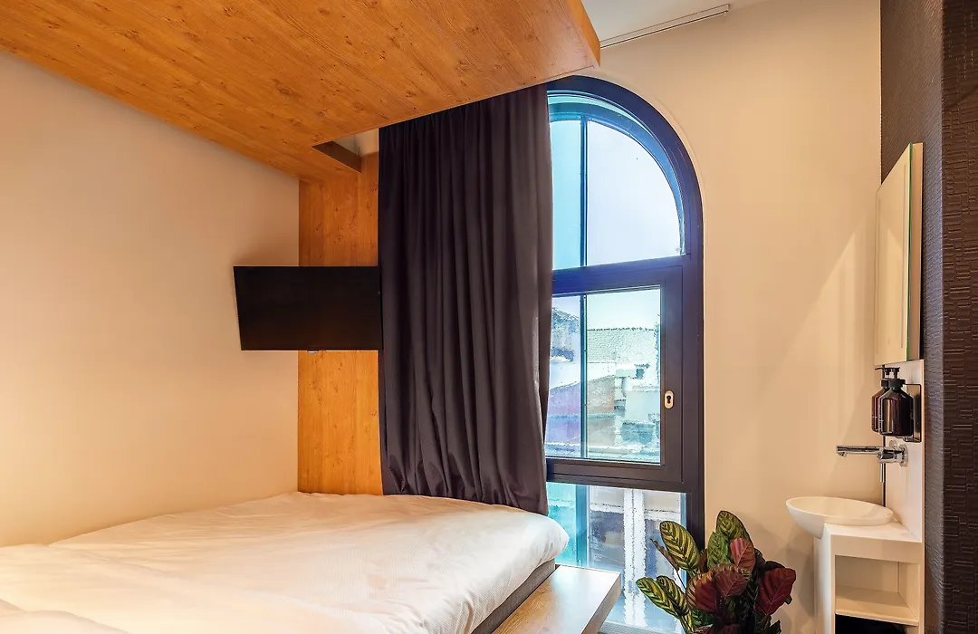 Bunk Hotel Utrecht-1