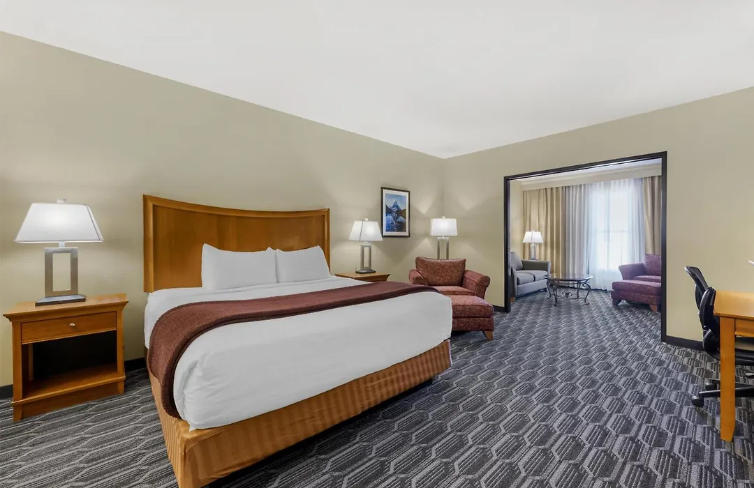 Best Western Plus Swiss Chalet Hotel & Suites-1