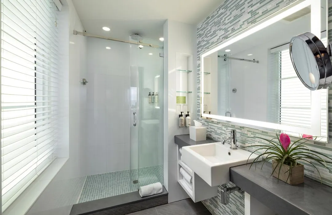 The Palms Hotel & Spa-1