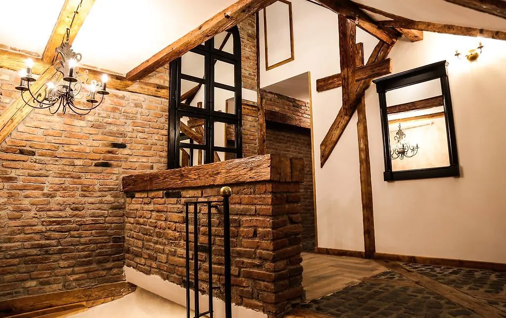 Casa Crown-1