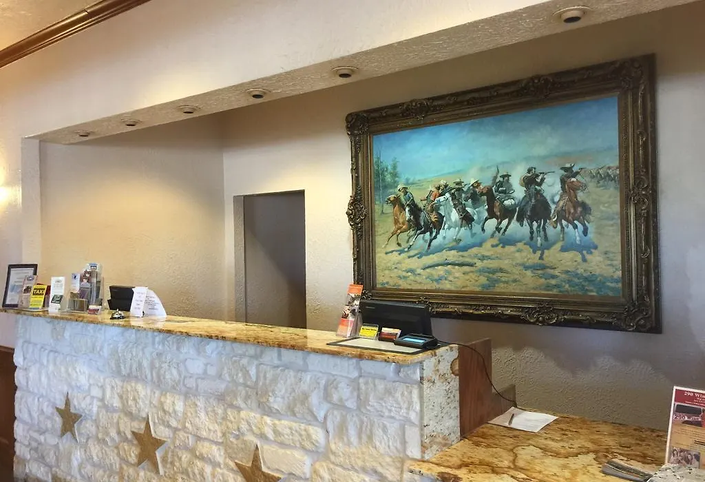 Fredericksburghillcountryhotel-1