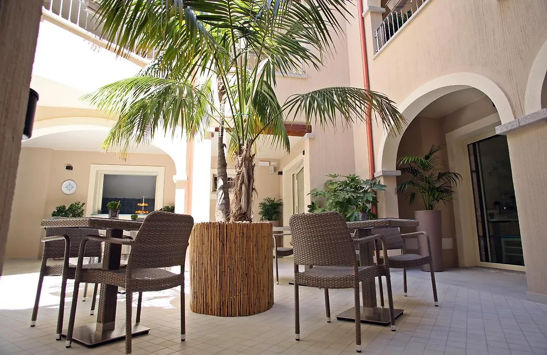 Hotel Regina Simius-1