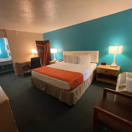 Howard Johnson By Wyndham Bakersfield-3