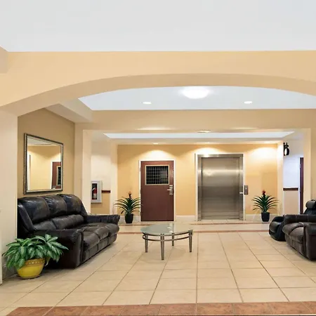 Super 8 By Wyndham Austin/Airport South-3