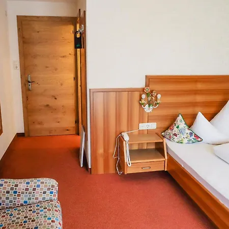 "Quality Hosts Arlberg Hotel Garni Moessmer"-3