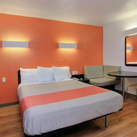 Motel 6 Old Town Scottsdale Fashion Square-3