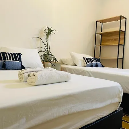 Hostal 1545-3