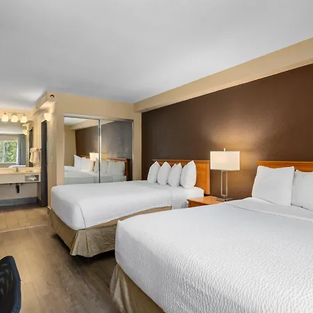 Ramada By Wyndham Portland-3