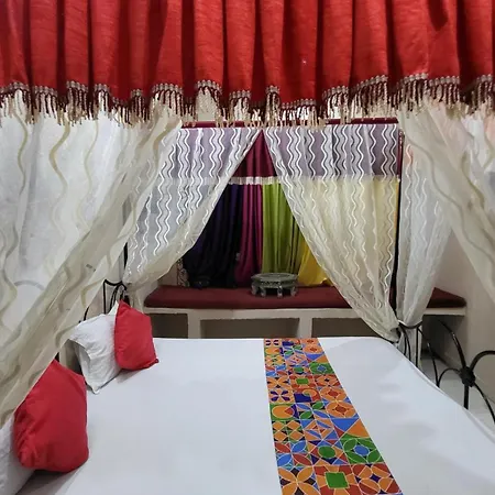 Hotel Hanuman Ghat On Lake Pichola-3