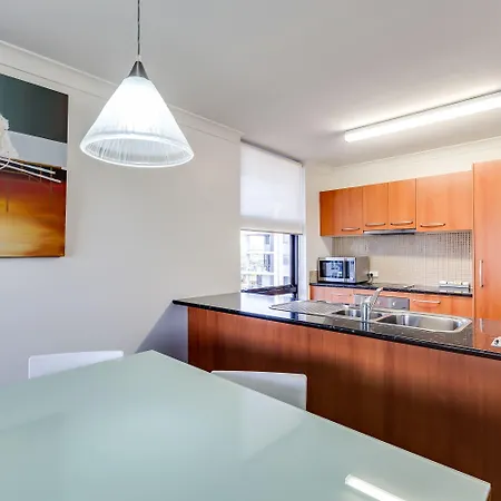 Hillcrest Apartment Hotel-3