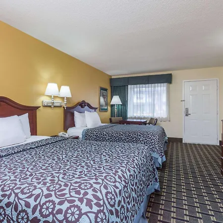 Days Inn & Suites By Wyndham Warner Robins Near Robins Afb-3