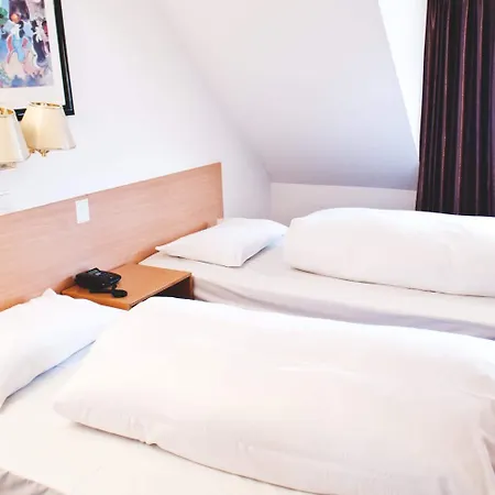 Rugs Hotel Duesseldorf - Self Check-In-3