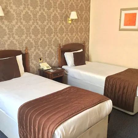 Ramada Crawley-Gatwick-2