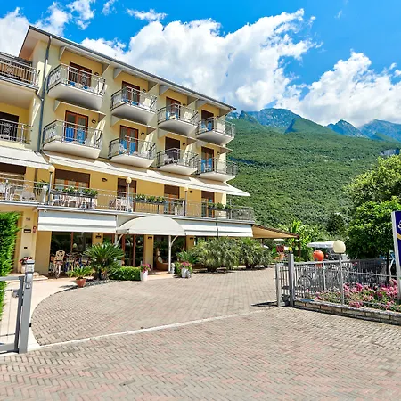 Eco Hotel Benacus-2