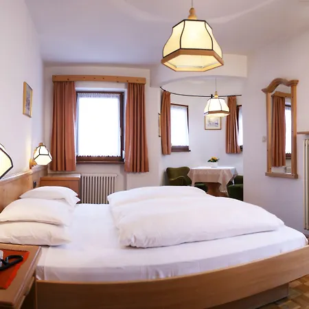 Hotel Dolomiti Madonna-2