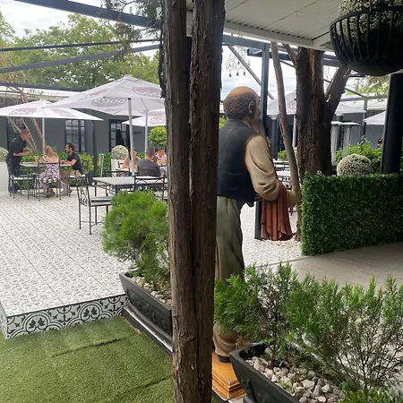 Halfway House Hotel-2