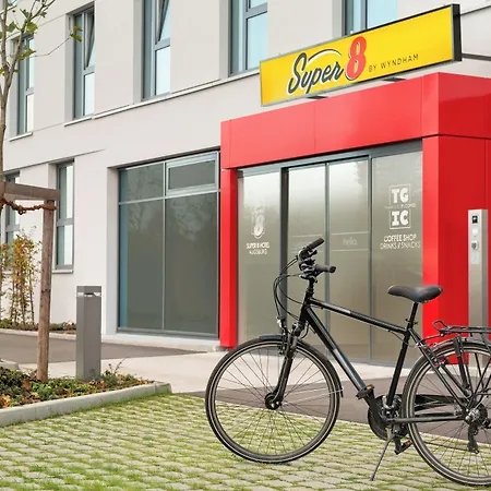Super 8 By Wyndham Mainz Zollhafen-2