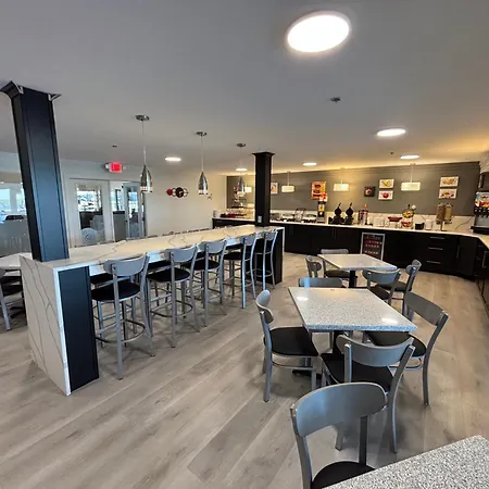 Ramada By Wyndham Springfield North-2