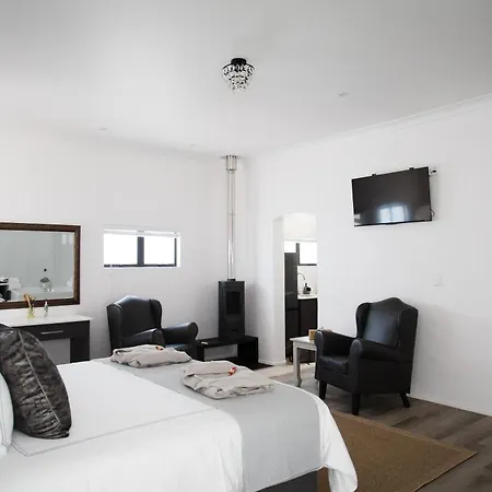 Montmartre Chalets & Venue-3