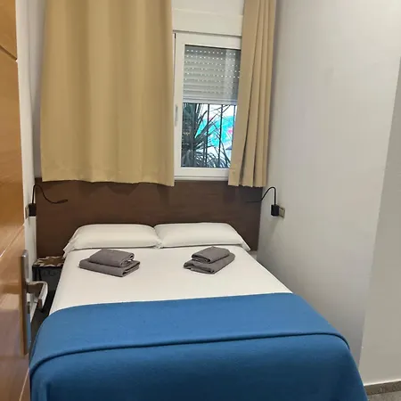 Hostal&Apartamentos La Mar-3