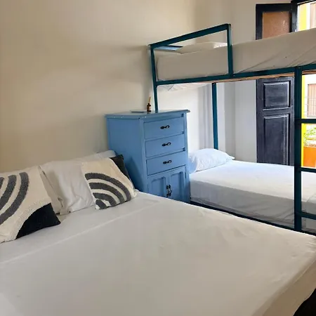 Hostal 1545-2