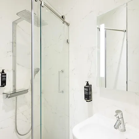 Ibis Styles Amsterdam Central Station-3