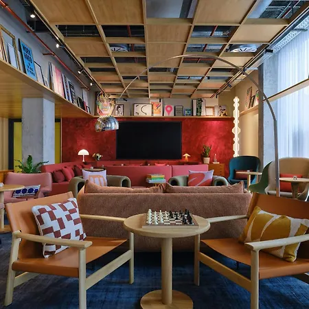 The Social Hub Barcelona Poblenou-3