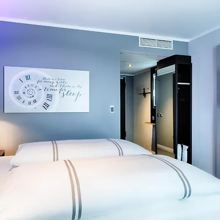 Premier Inn Lübeck City Centre-2
