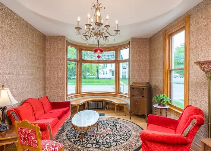 Moulin Rouge House Bed And Breakfast