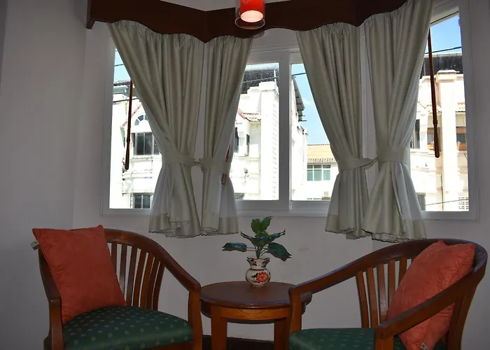 Karon Cafe Inn