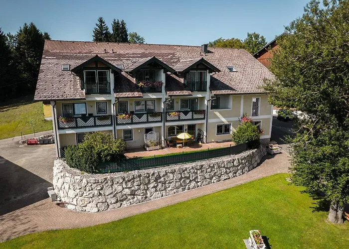 Voralpenhotel Schmoller Sankt Georgen im Attergau