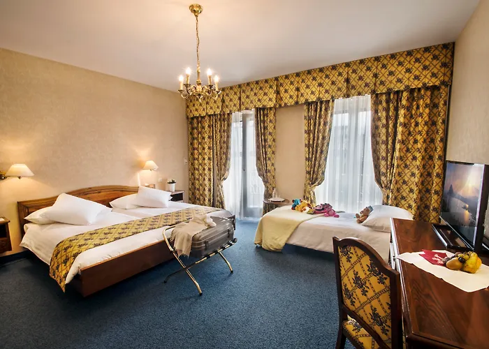 International Au Lac Historic Lakeside Hotel