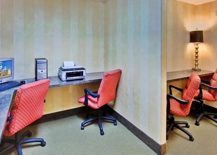 Holiday Inn Express Delano Highway 99 By Ihg