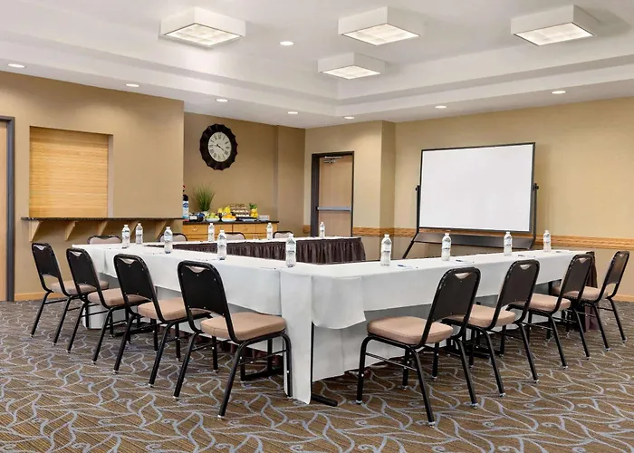 Baymont By Wyndham Owatonna