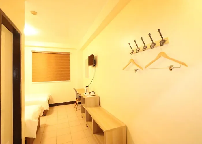 Leo Hotel - Lifestrong Property Inc
