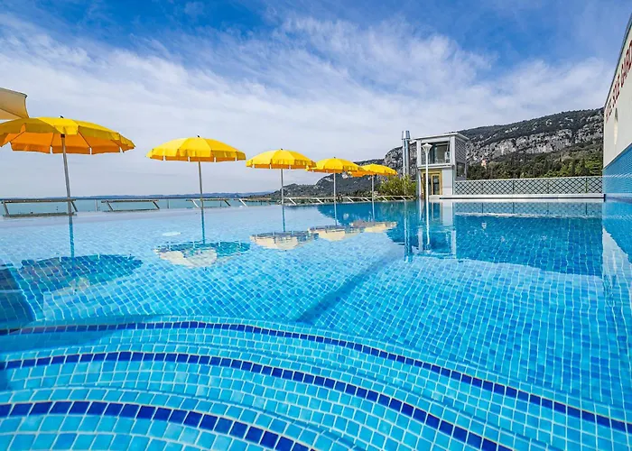 Sky Pool Hotel Sole Garda