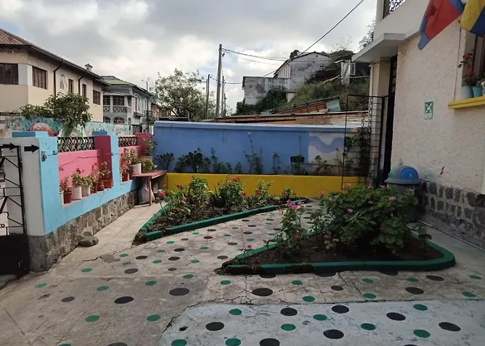 Friendly House & Hostel 2