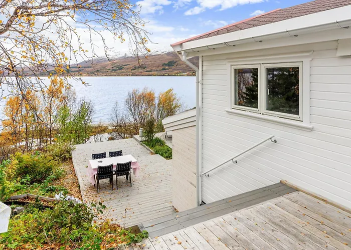 Hakoyvein 151 , Seaside Lounge,Cozy Two Separate Units ,1 Bedroom Or 2 Bedrooms Electric Vehicle Station, Tromso