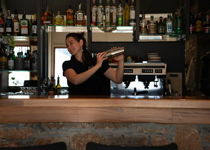 Alpeen Hotel