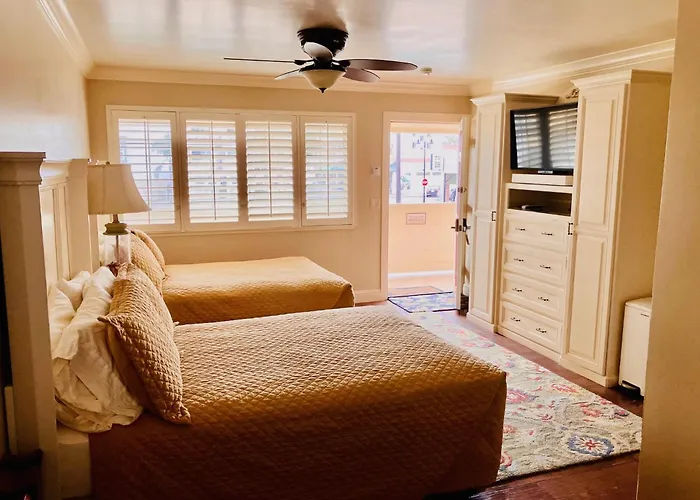 Beachcomber Inn