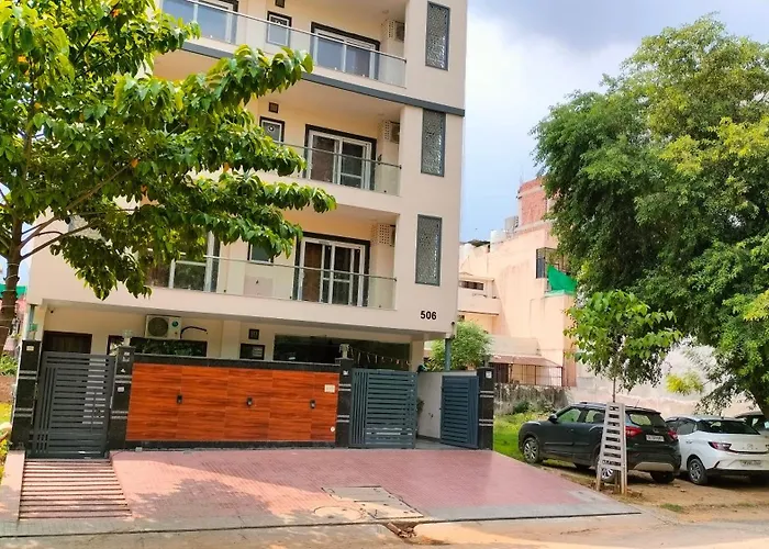 Green Vista Stays Medanta Medicity