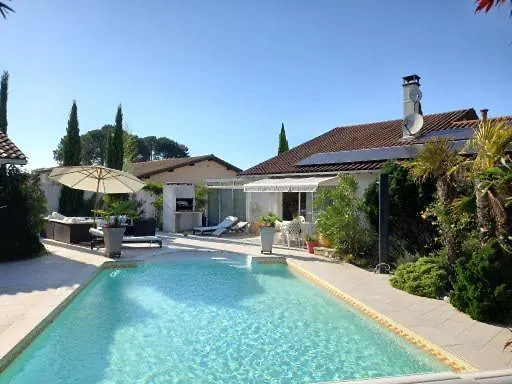 Maison familiale entourée de verdure près d'Arcachon, plages et Golfs