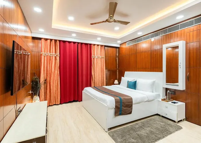 Tim Sector 51, Artemis Hospital 1 Min Walk, Fortis & Medanta 4 Mins Drive